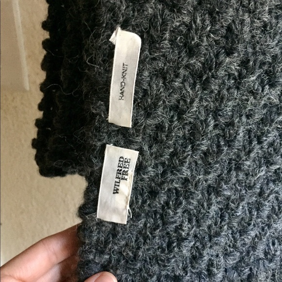 ❄️NWOT Wilfred free hand knit scarf❄️ - Picture 3 of 4